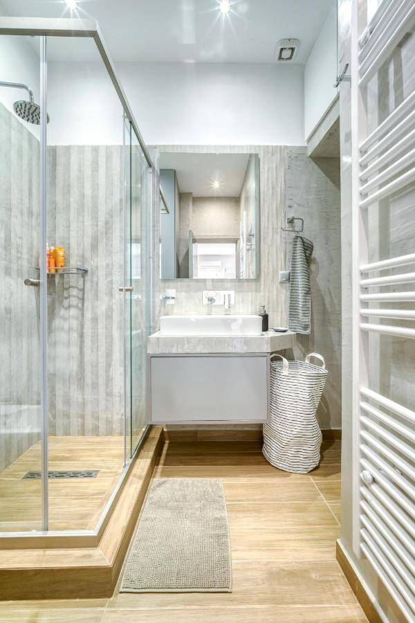 Stylish, Sunny New 2 Bedroom, Prime Central Aten Exteriör bild