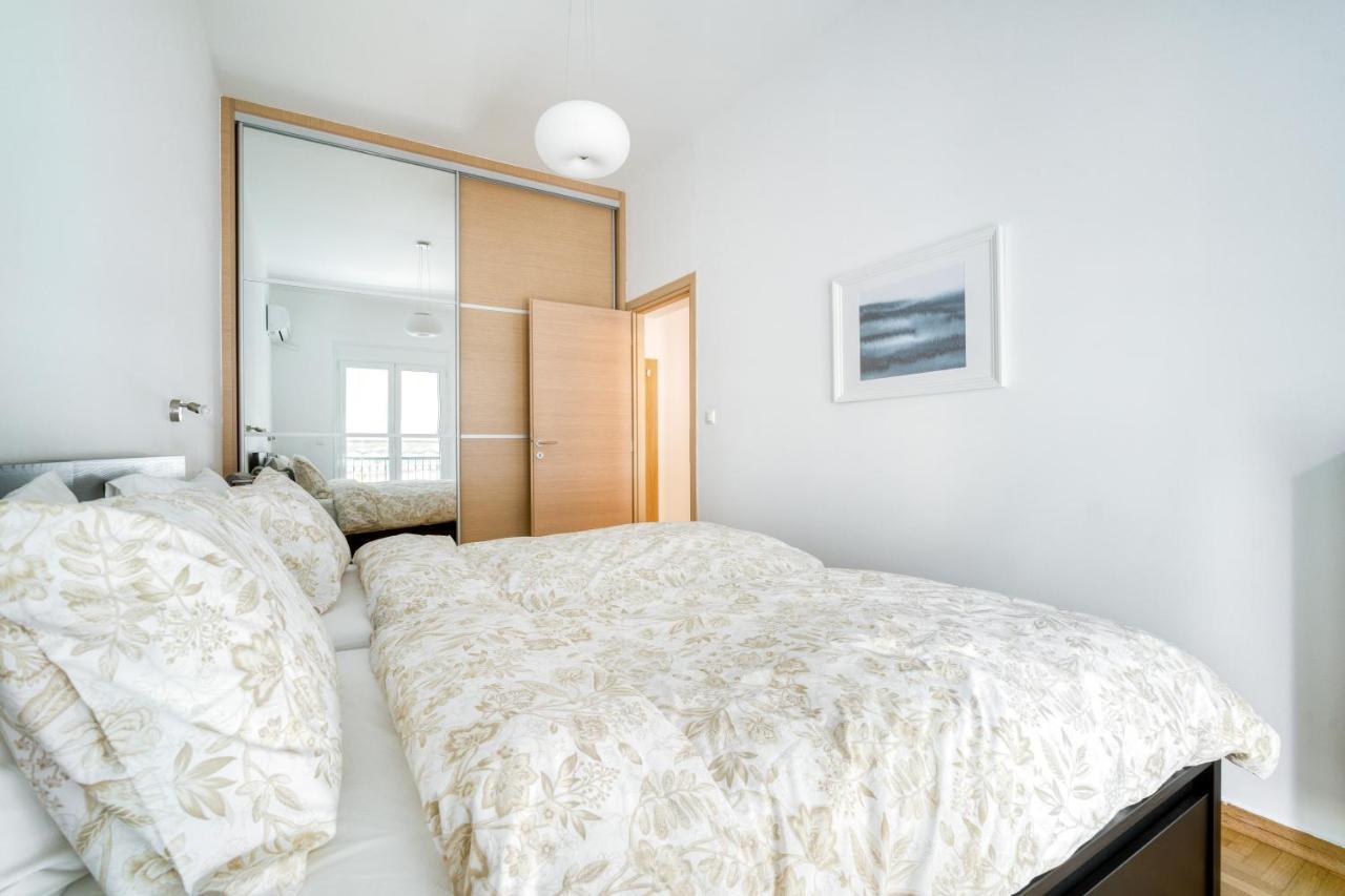 Stylish, Sunny New 2 Bedroom, Prime Central Aten Exteriör bild